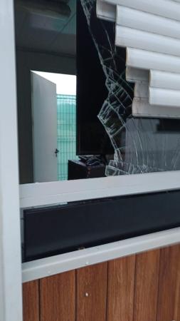 Imagen: Incidentes vandálicos en las piscinas municipales de Tabira esta madrugada: asaltan las instalaciones y defecan en la piscina grande