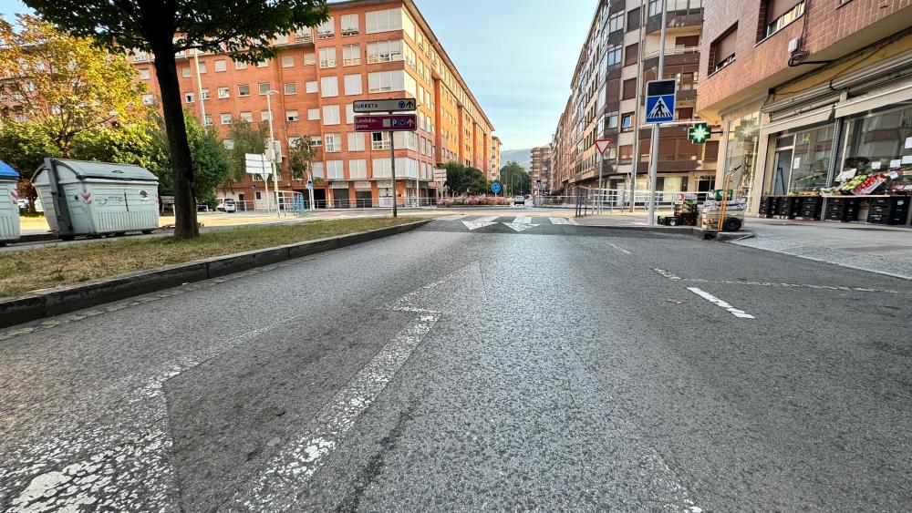 Imagen El Ayuntamiento de Durango avanza en la campaña de repintado de la señalización horizontal para mejorar la seguridad vial 
