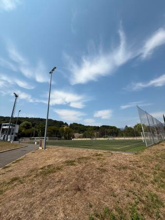 Imagen: Durango renovará en agosto la hierba del campo de fútbol 7 de Tabira y realizará trabajos de mantenimiento en las piscinas de Landako II